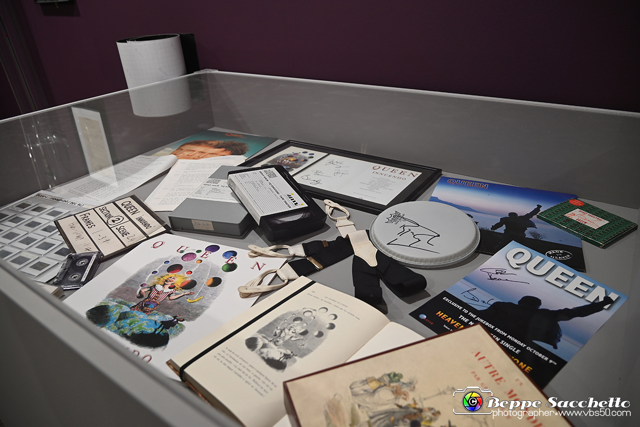 VBS_1684 - Mostra Peter Hince - Queen Experience.jpg
